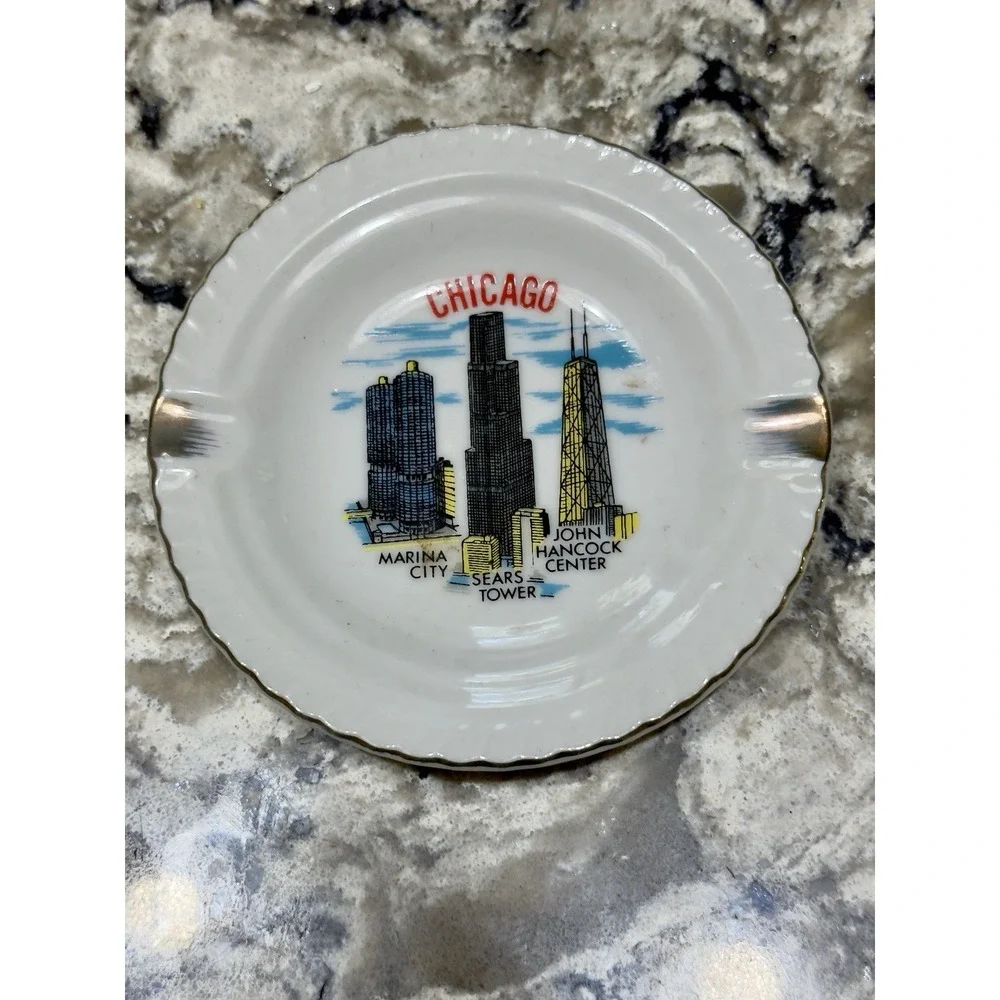 Vintage Chicago Landmark Ashtray Souvenir Travel Gold Trim 4.75